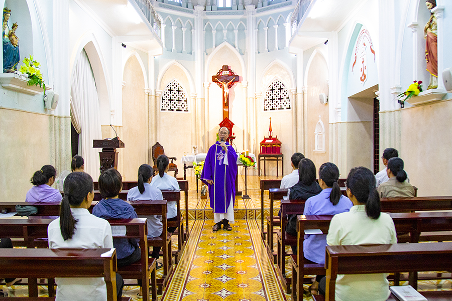 Yêu và cầu nguyện cho kẻ thù !