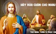 Hãy rửa chân cho nhau !
